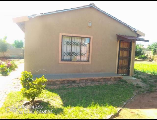 2 BEDROOM HOUSE FOR SALE IN REFILWE